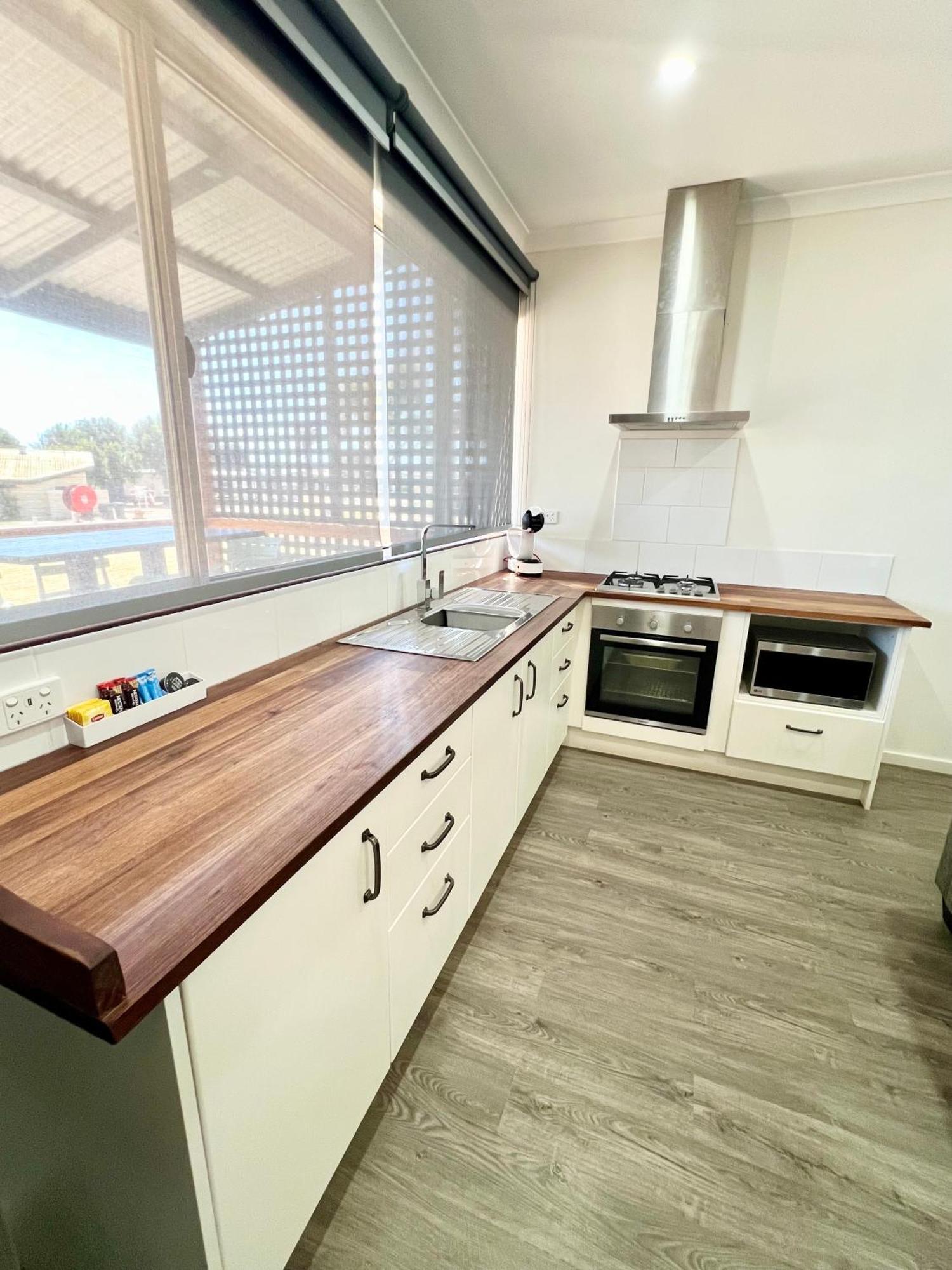 Sunset Beach Holiday Park Geraldton Esterno foto
